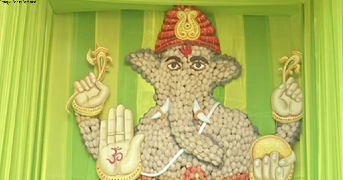Eco-friendly Ganesh idol made using 17,000 coconuts in Hyderabad, attracting people